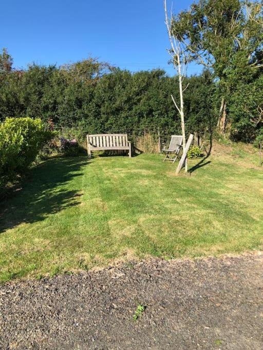 Thistledown Lodge! 5 Minutes From Beach! Free Cancellation! Haverfordwest Kültér fotó