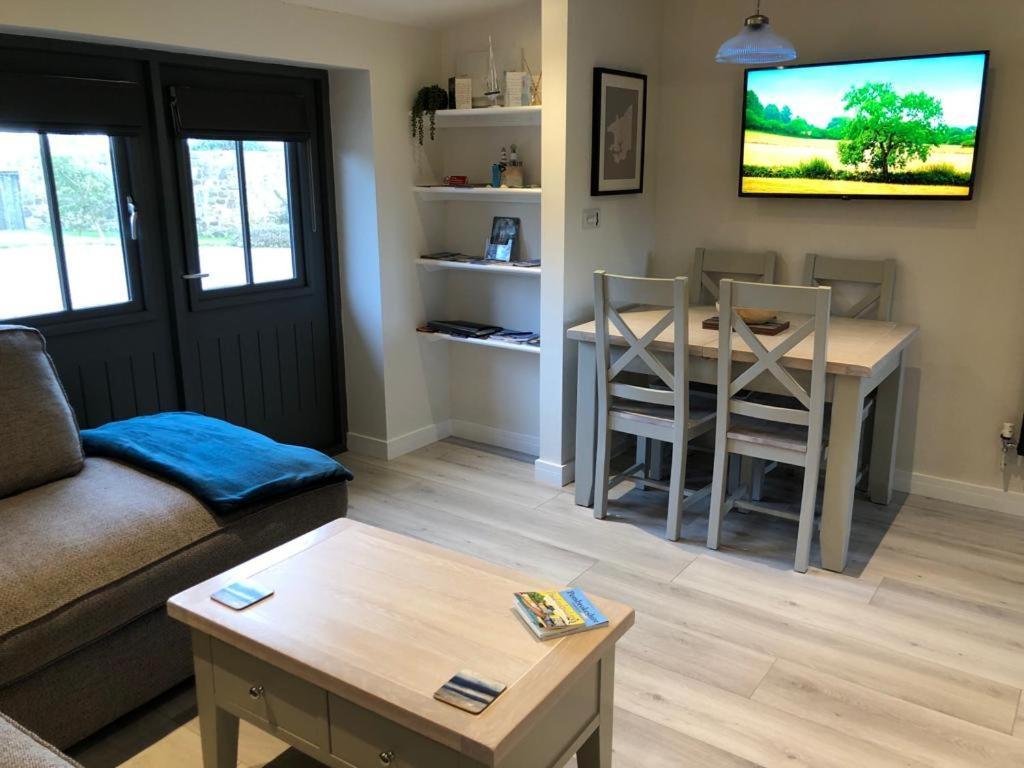 Thistledown Lodge! 5 Minutes From Beach! Free Cancellation! Haverfordwest Kültér fotó